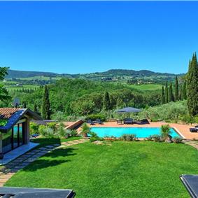 5 bedroom villa with pool and tennis court near San Gimignano, sleeps 10